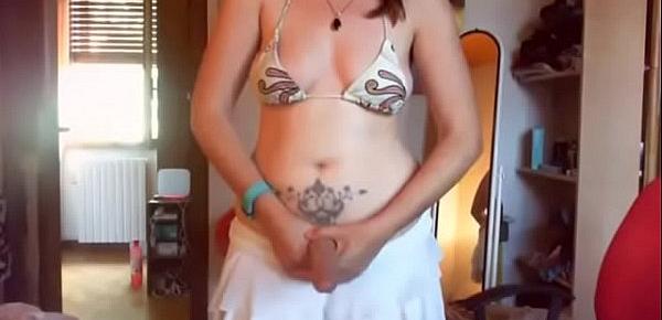  Succhia il mio grosso cazzo mentre indosso questo bikini